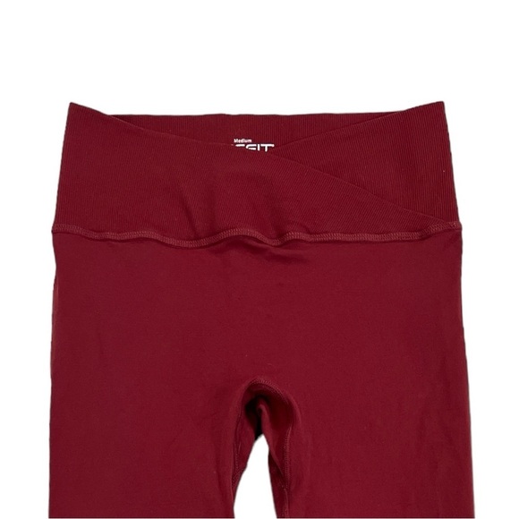 Shefit Seamless Lasercut Detail 7/8 Leggings in Black Cherry size Medium - Picture 6 of 9